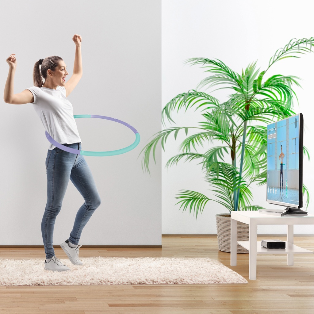 Model demonstrating an effective abdominal workout with the AsVIVA Hula-Hoop hoop HH1